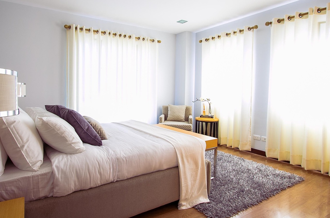 Stijlvolle jaloezieën in minimalistisch interieur. Stijlvolle jaloezieën in minimalistisch interieur.