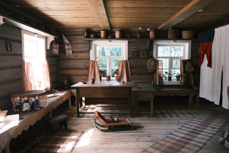 Gezellige boerderijkeuken met houten meubels. Gezellige boerderijkeuken met houten meubels.